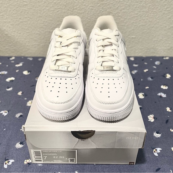 Women’s Air Force 1 ‘07 - Picture 1 of 6